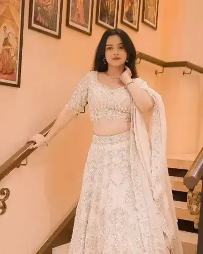 Escort Gondiya